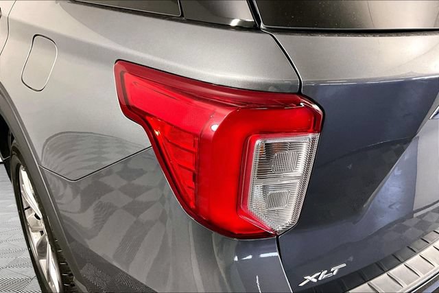 Used 2022 Ford Explorer XLT w/ Equipment Group 202A AWD/4WD image 22