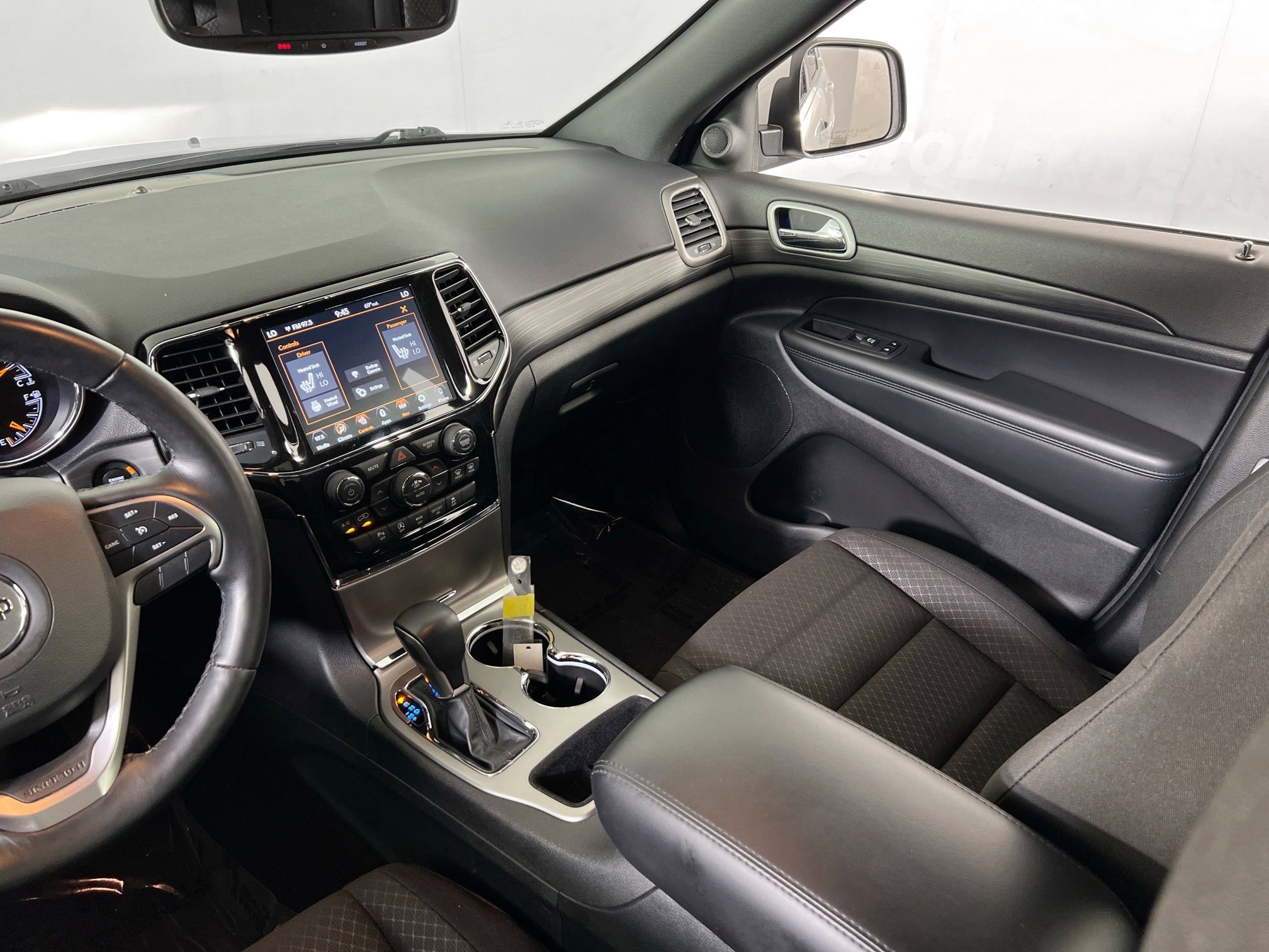 Used 2022 Jeep Grand Cherokee Laredo E w/ Security & Convenience Group image 22