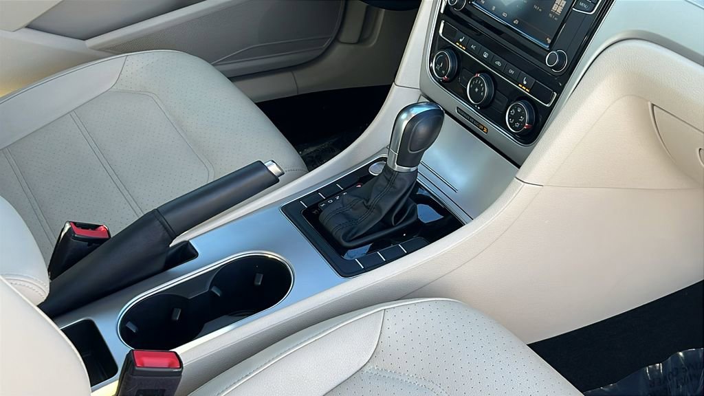 Used 2019 Volkswagen Passat 2.0T Wolfsburg image 14