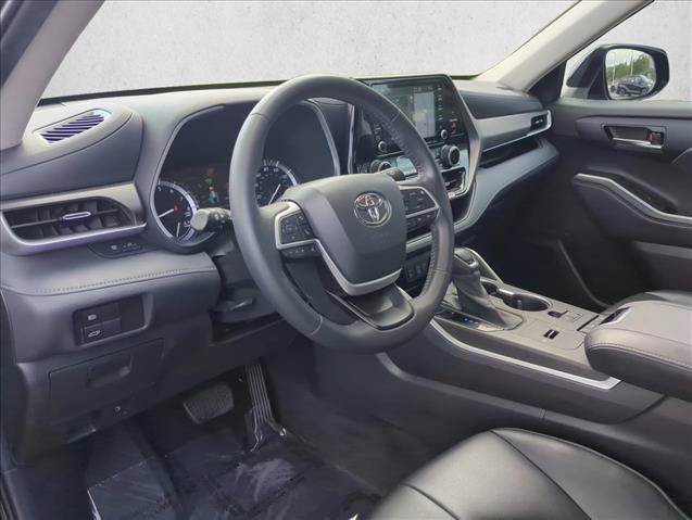 Used 2022 Toyota Highlander XLE FWD image 9