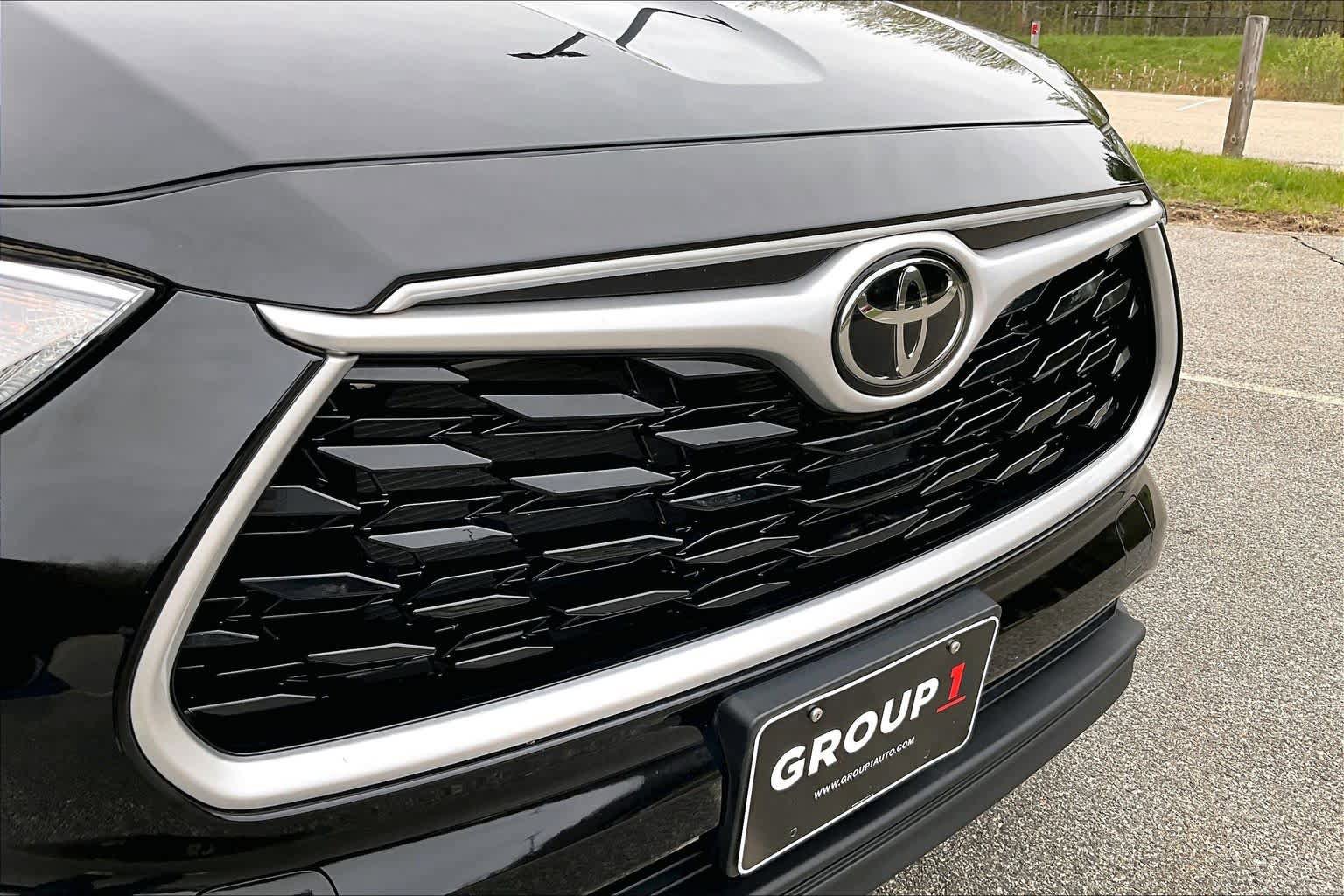 Used 2021 Toyota Highlander XLE AWD/4WD image 32
