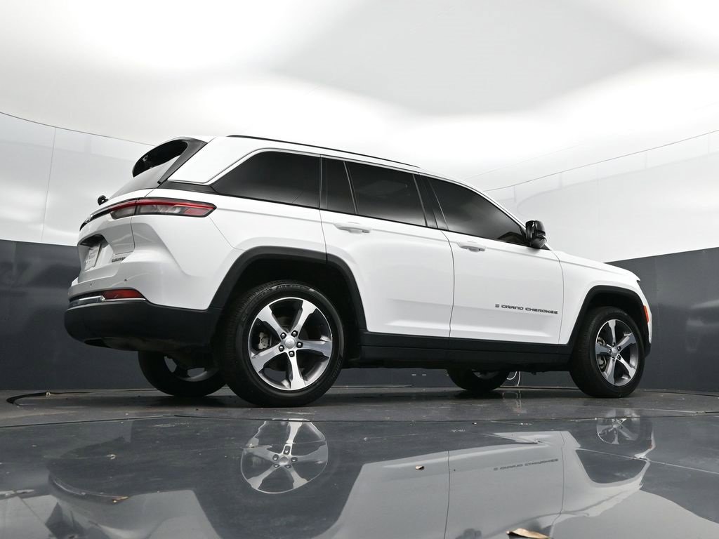 Used 2024 Jeep Grand Cherokee Limited w/ Luxury Tech Group II image 44