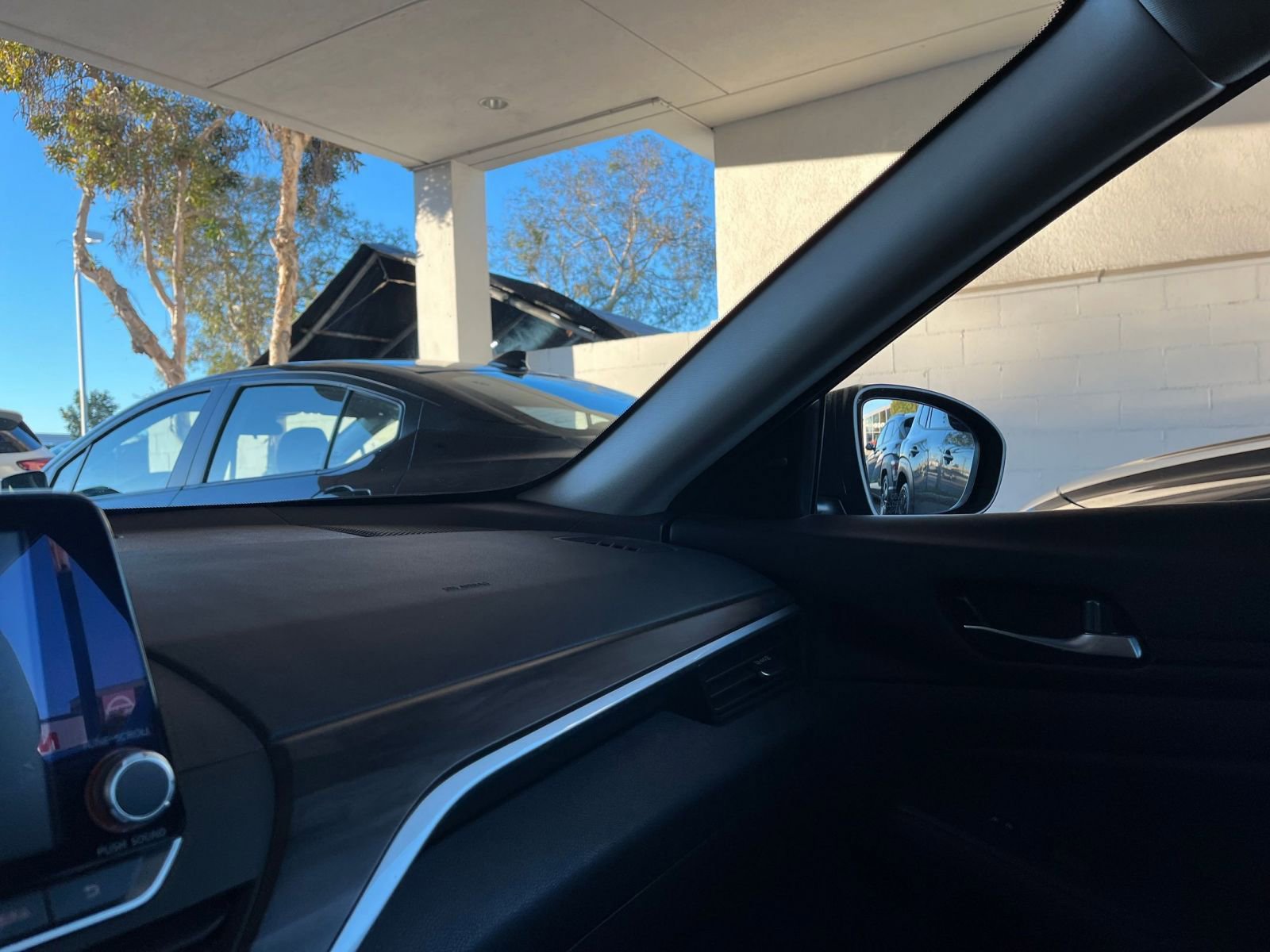 Used 2025 Nissan Altima 2.5 SV image 35