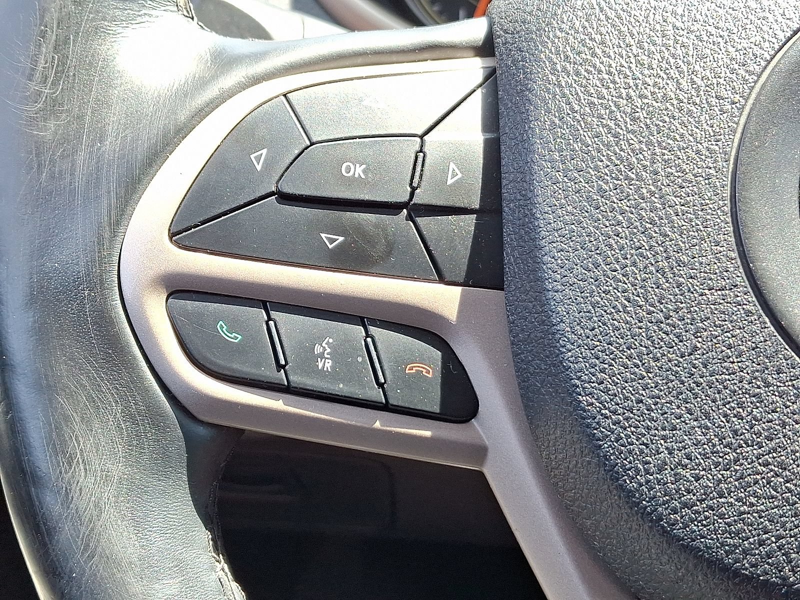 Used 2018 Jeep Cherokee Limited AWD/4WD image 19