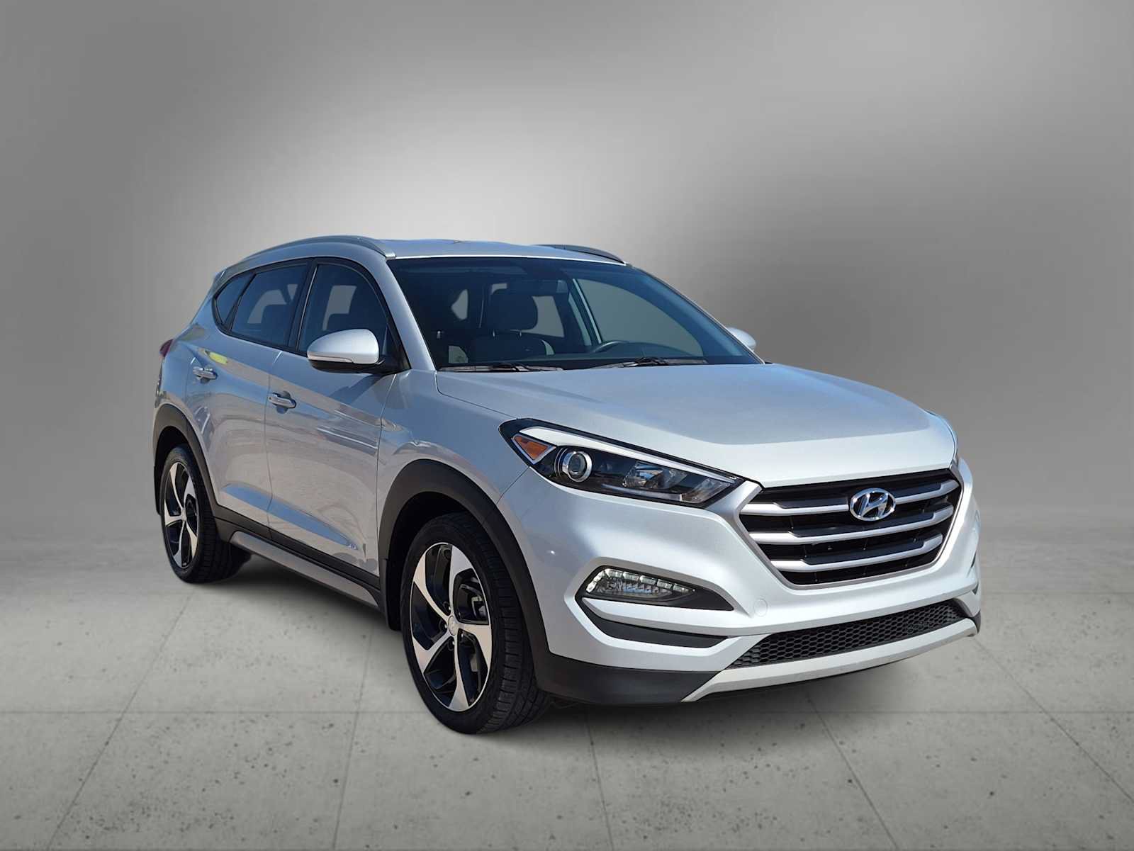 Used 2017 Hyundai Tucson Sport FWD image 2