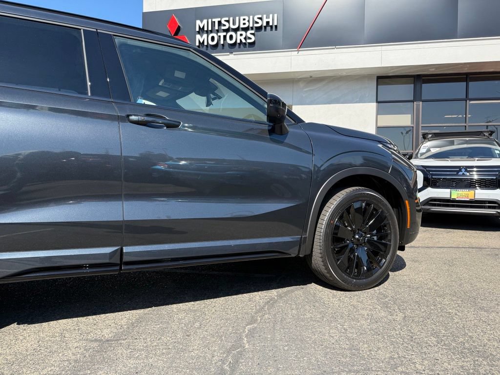 New 2026 Mitsubishi Outlander SEL Black Edition FWD image 14