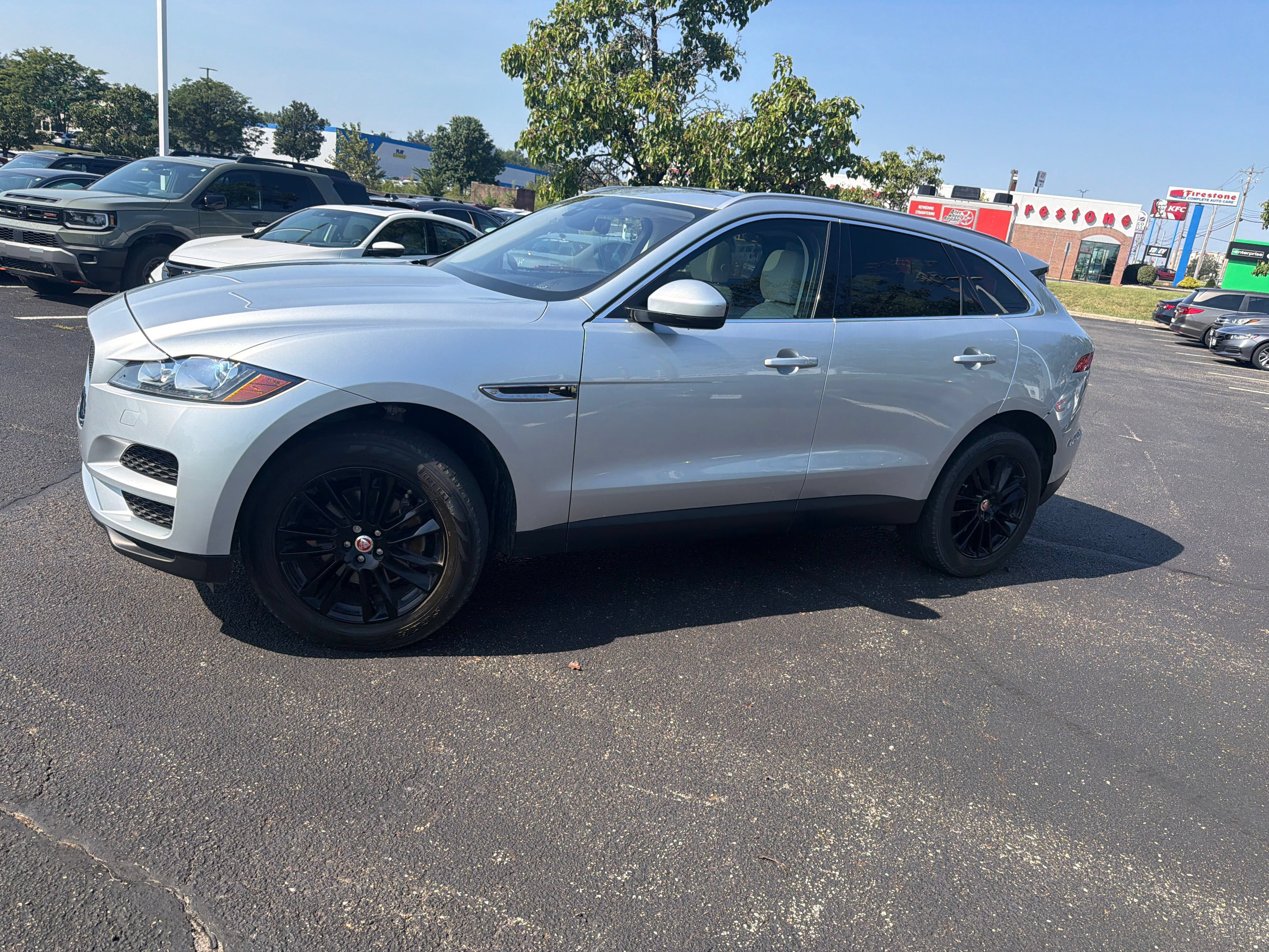 Used 2019 Jaguar F-PACE Prestige AWD/4WD image 2
