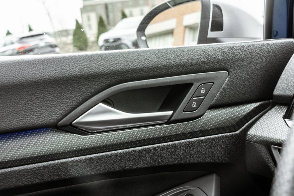 Used 2024 Volkswagen Golf R image 17