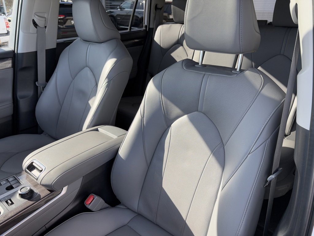 Used 2023 Toyota Highlander Limited image 11