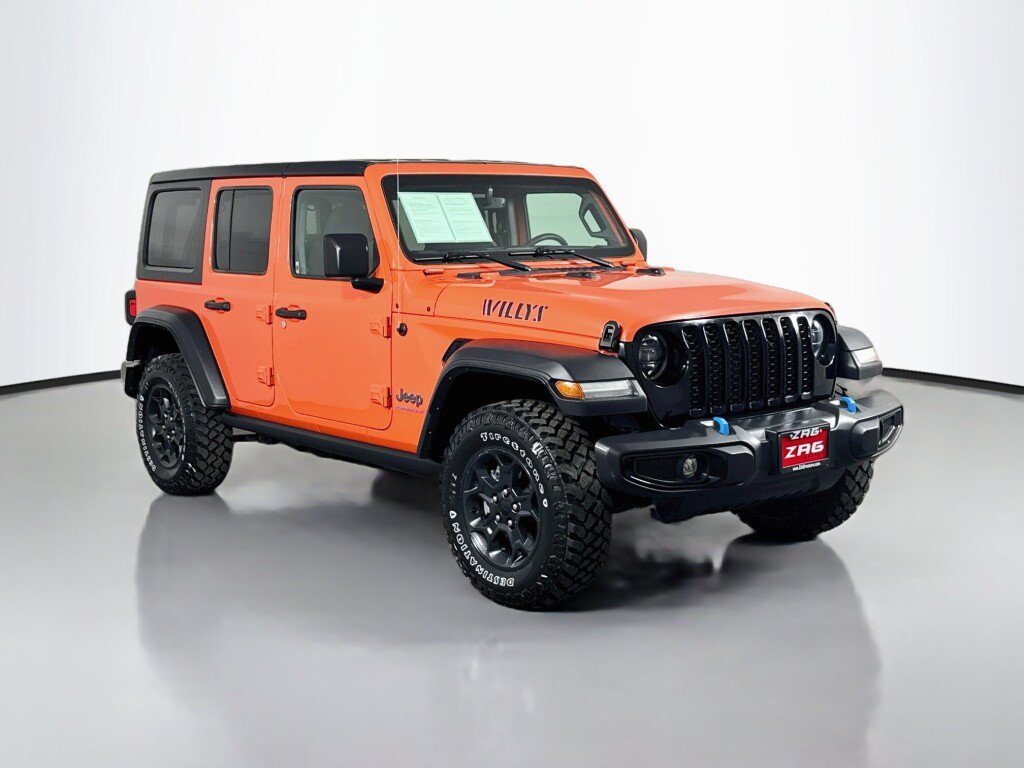 Used 2023 Jeep Wrangler Unlimited w/ Cold Weather Group AWD/4WD image 7