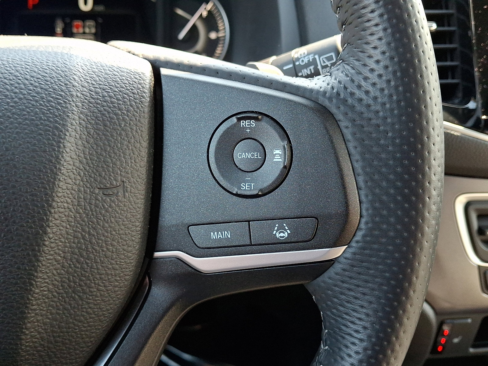 Used 2025 Honda Passport EX-L image 21