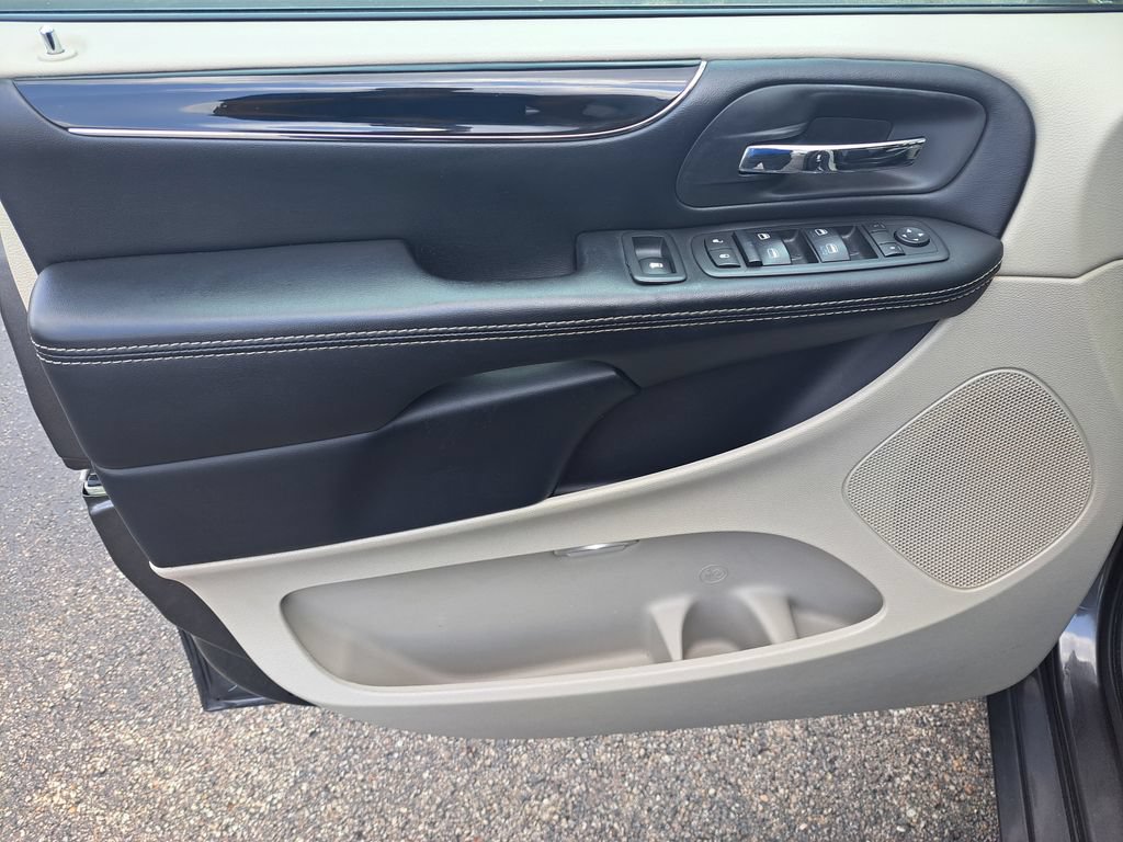 Used 2019 Dodge Grand Caravan SXT FWD image 24