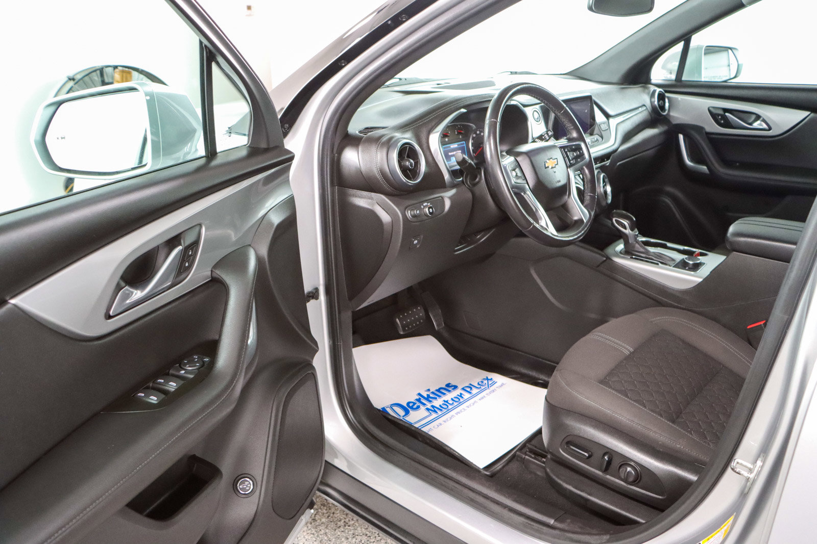 Used 2019 Chevrolet Blazer LT FWD image 3