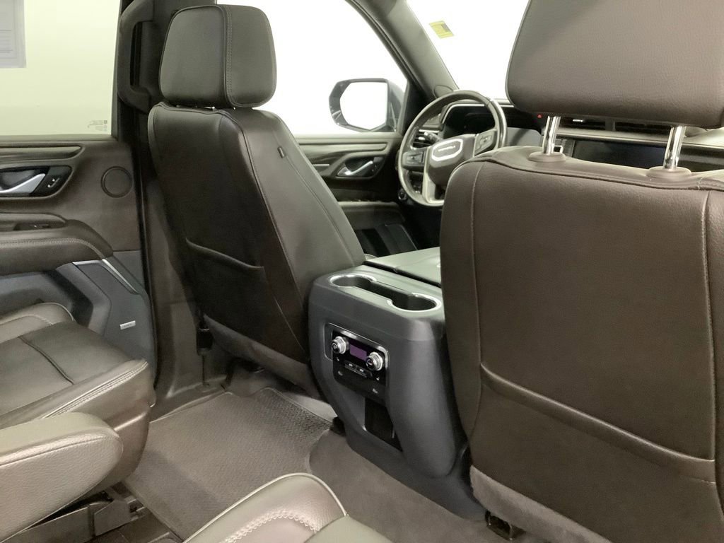 Used 2022 GMC Yukon XL Denali w/ Denali Premium Package AWD/4WD image 36