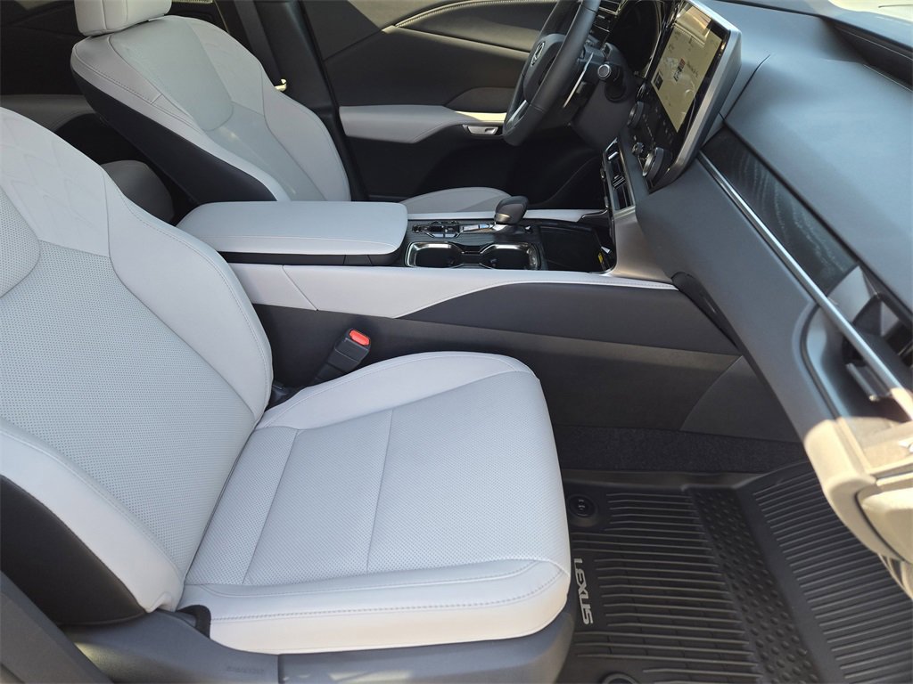 Used 2025 Lexus RX 350 F Sport w/ Convenience Package image 15