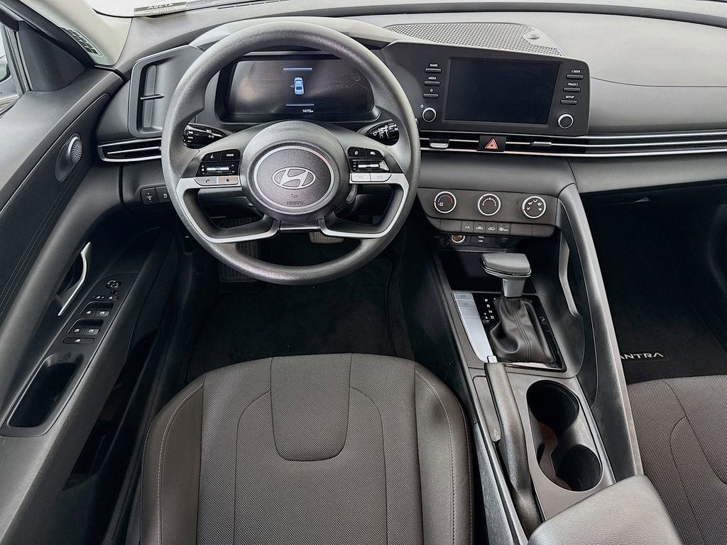 Certified 2025 Hyundai Elantra SE image 21