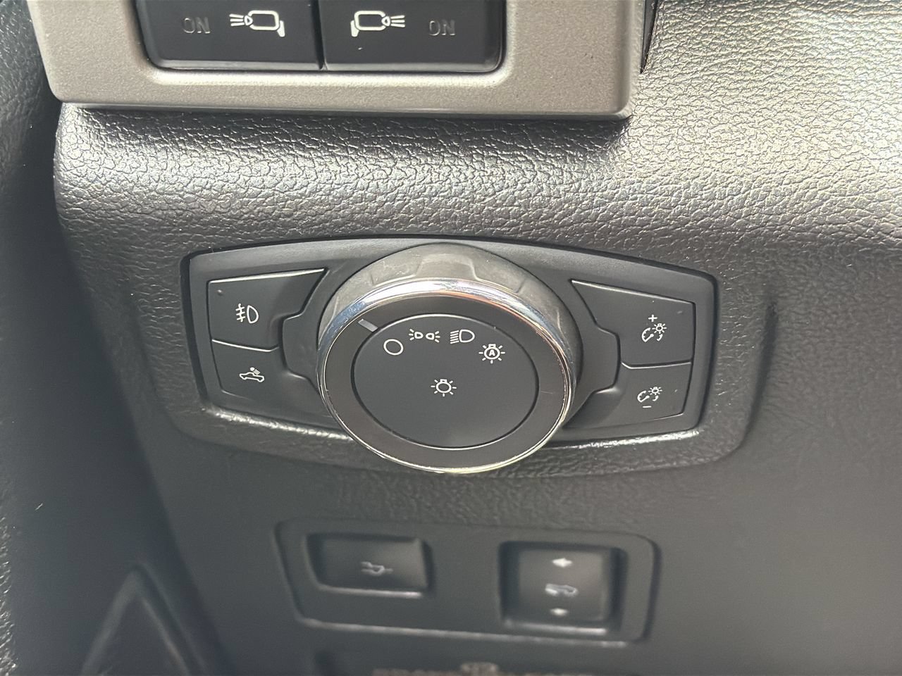 Used 2019 Ford F350 Lariat w/ Lariat Ultimate Package AWD/4WD image 26