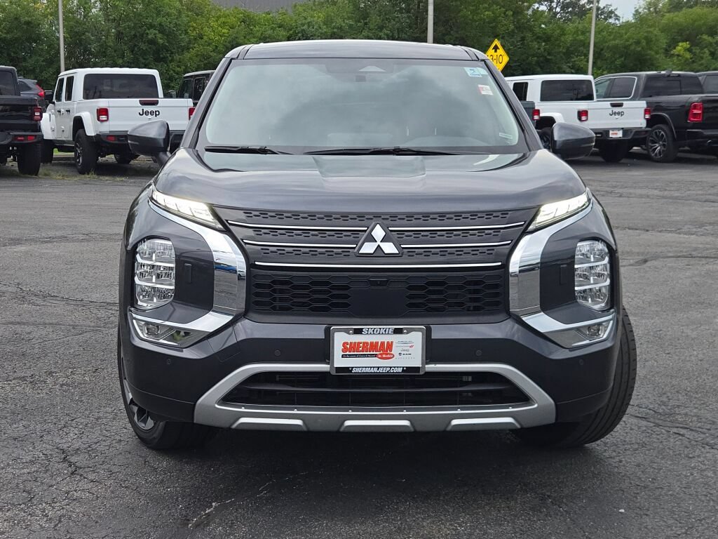 Used 2024 Mitsubishi Outlander SE AWD/4WD image 2
