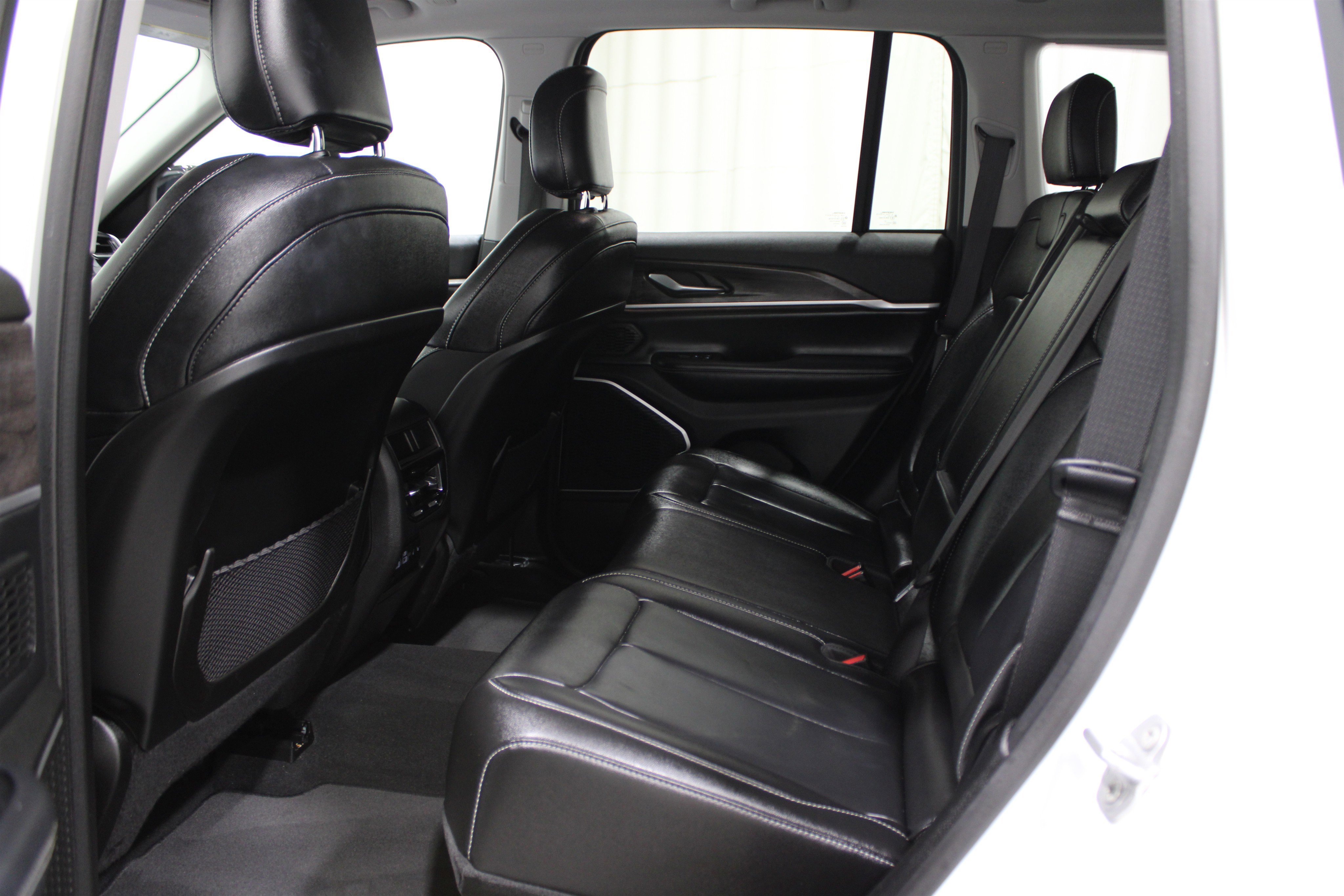 Used 2022 Jeep Grand Cherokee Limited 4xe image 27