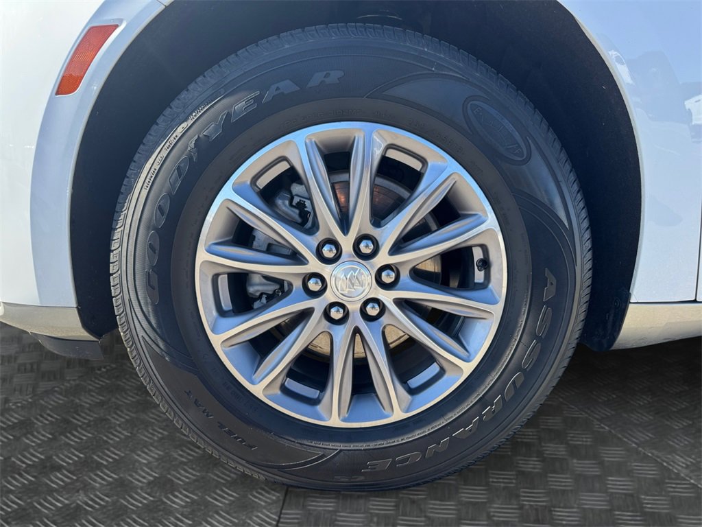 Used 2022 Buick Enclave Essence image 14