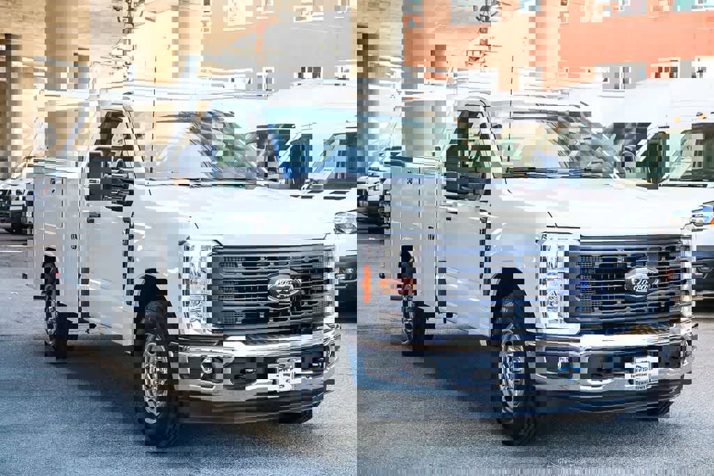 New 2026 Ford F250 XL w/ XL Chrome Package image 3