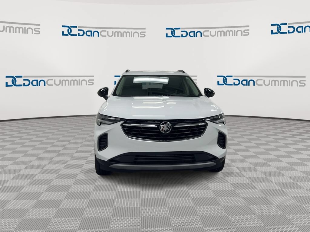 Used 2022 Buick Envision Essence w/ Sport Touring Package FWD image 3