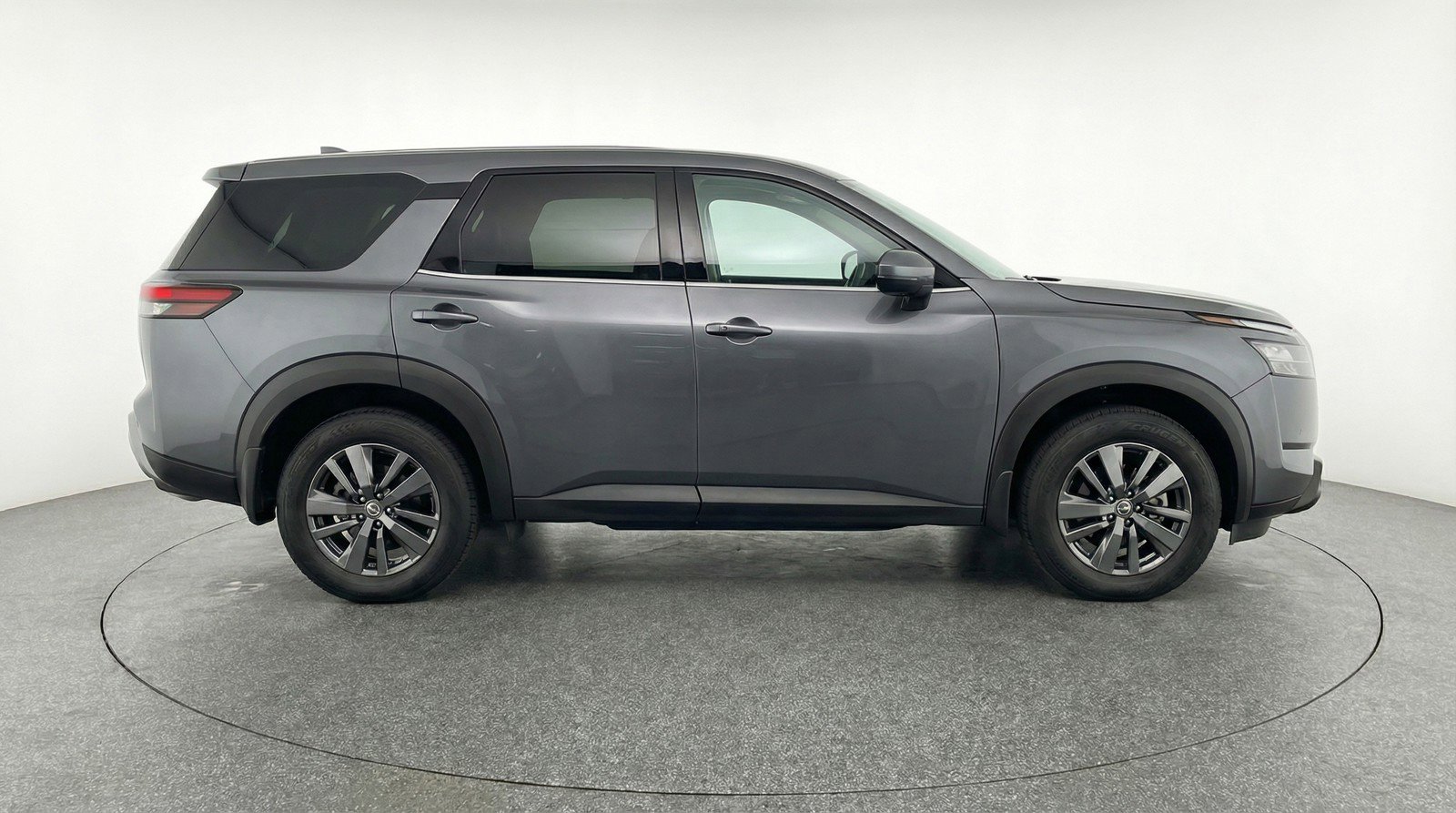 Used 2025 Nissan Pathfinder SV image 11