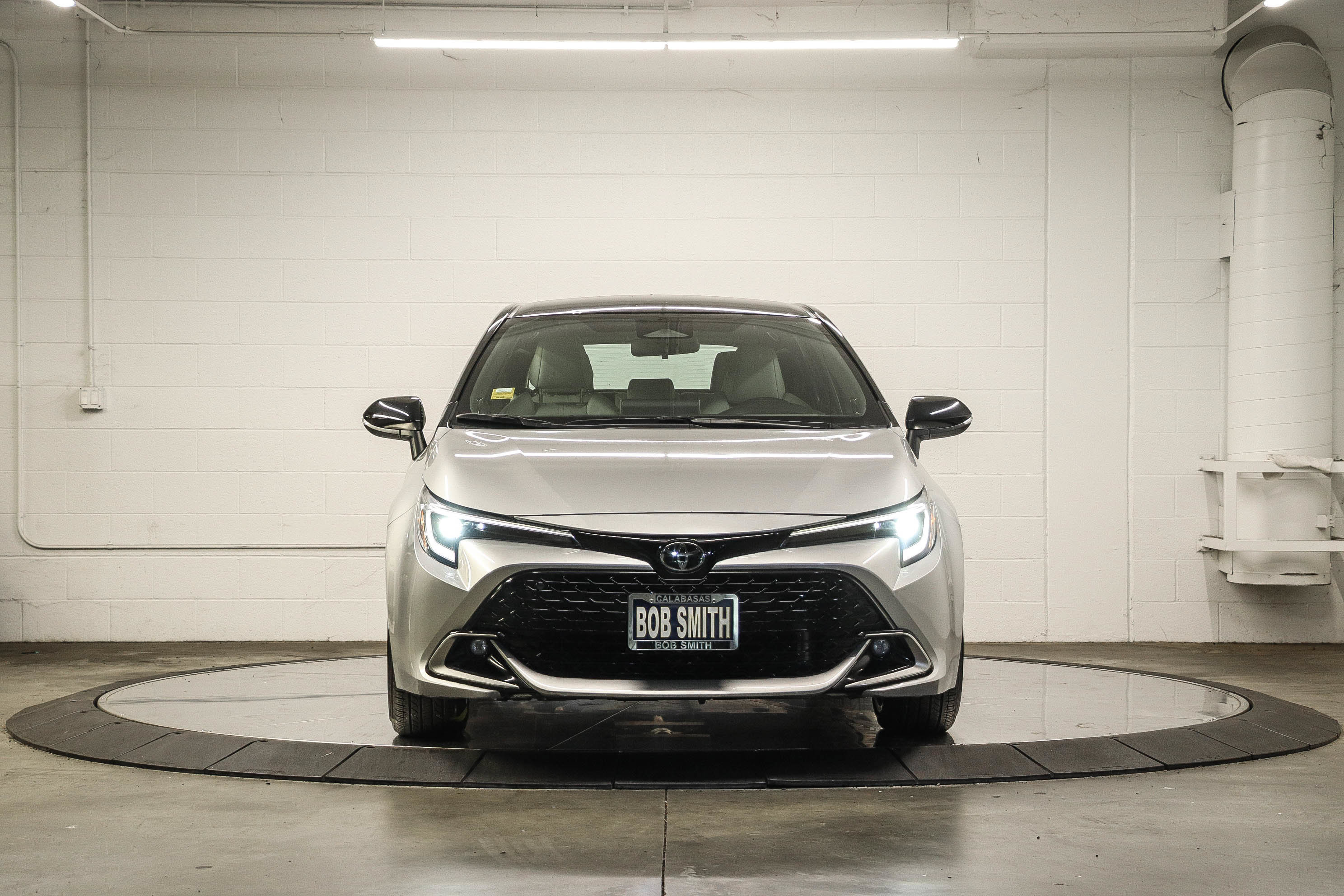 Used 2023 Toyota Corolla XSE FWD image 2