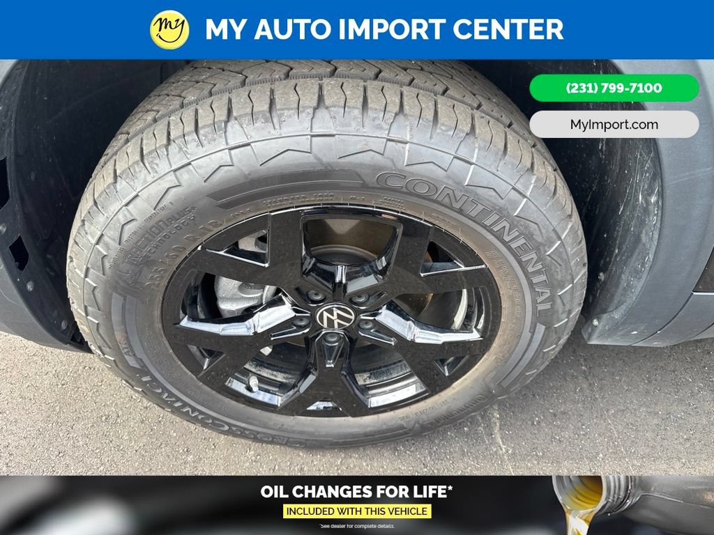 Used 2025 Volkswagen Atlas Peak Edition SE AWD/4WD image 8