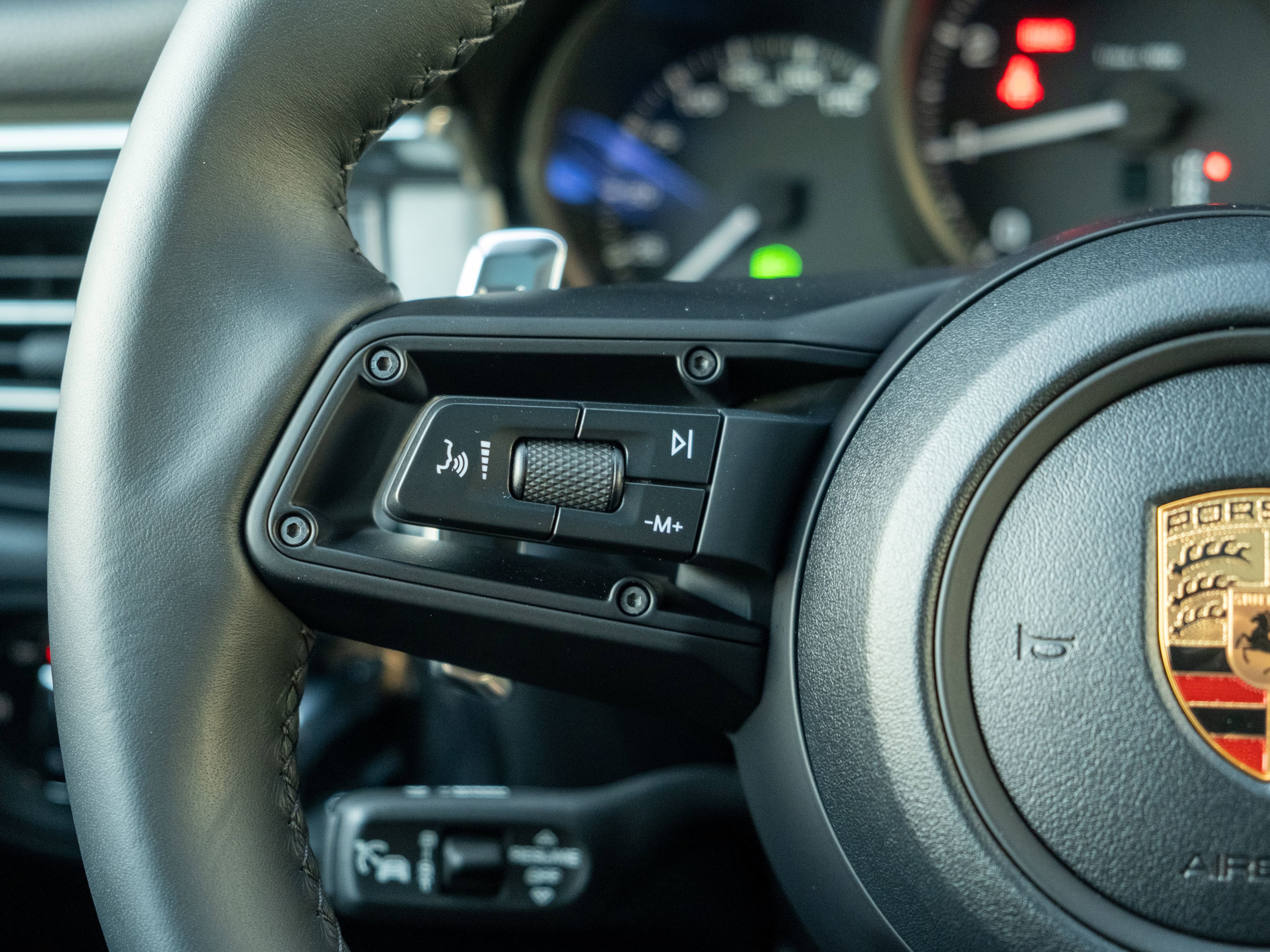 Certified 2026 Porsche Macan AWD/4WD image 29