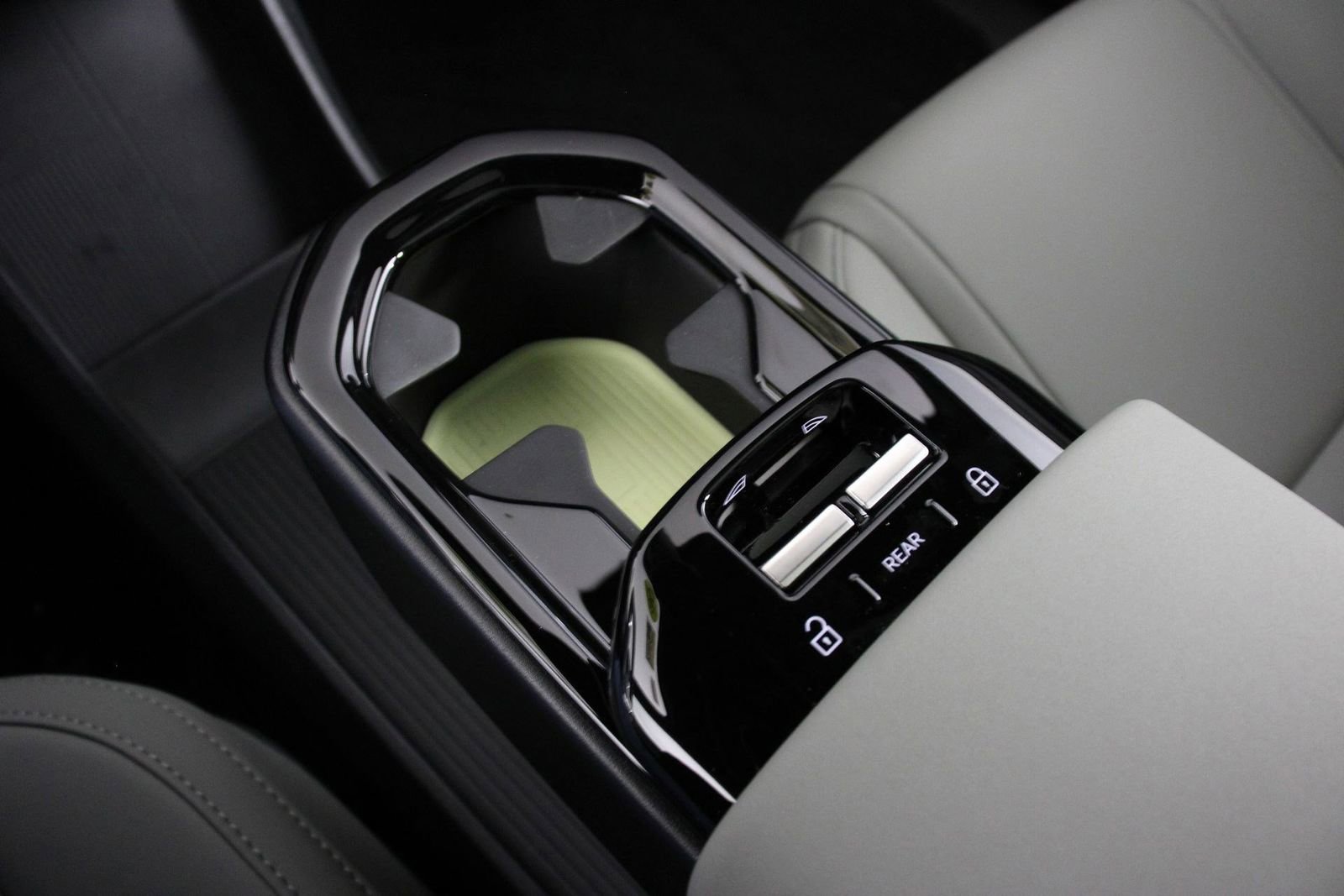 New 2026 Volvo EX30 Plus w/ Climate Package image 7