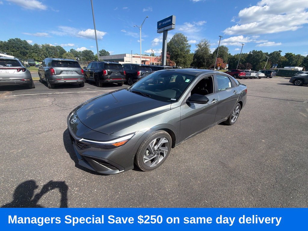 Certified 2025 Hyundai Elantra SEL w/ Cargo Package