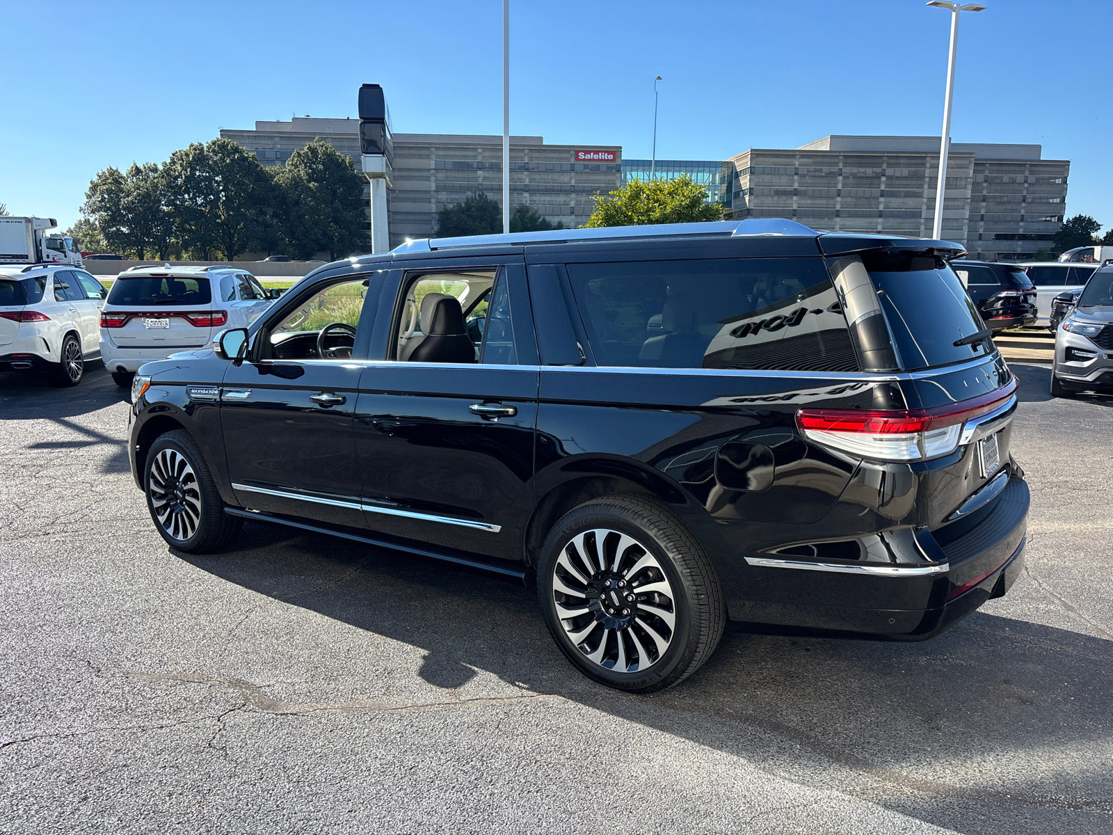 Used 2023 Lincoln Navigator L Black Label AWD/4WD image 5