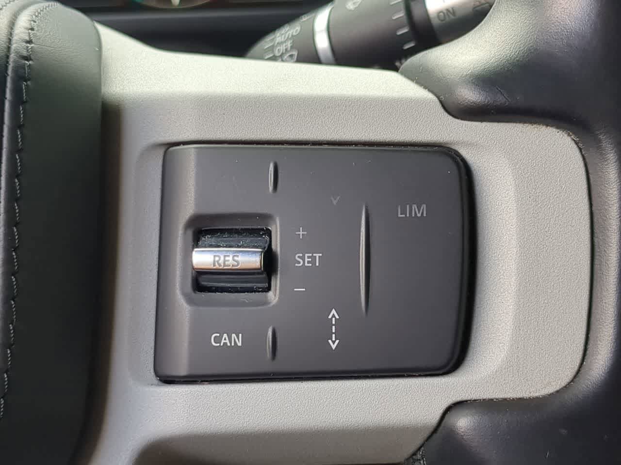 Used 2022 Land Rover Defender 110 X-Dynamic HSE AWD/4WD image 24