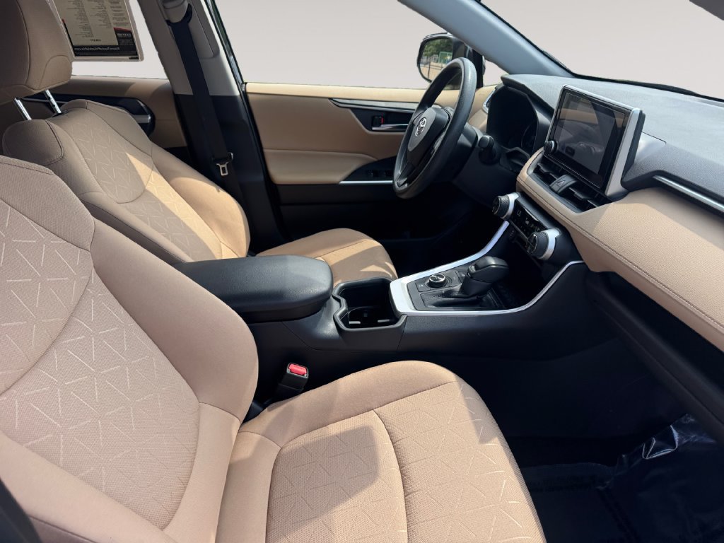 Used 2025 Toyota RAV4 XLE AWD/4WD image 15