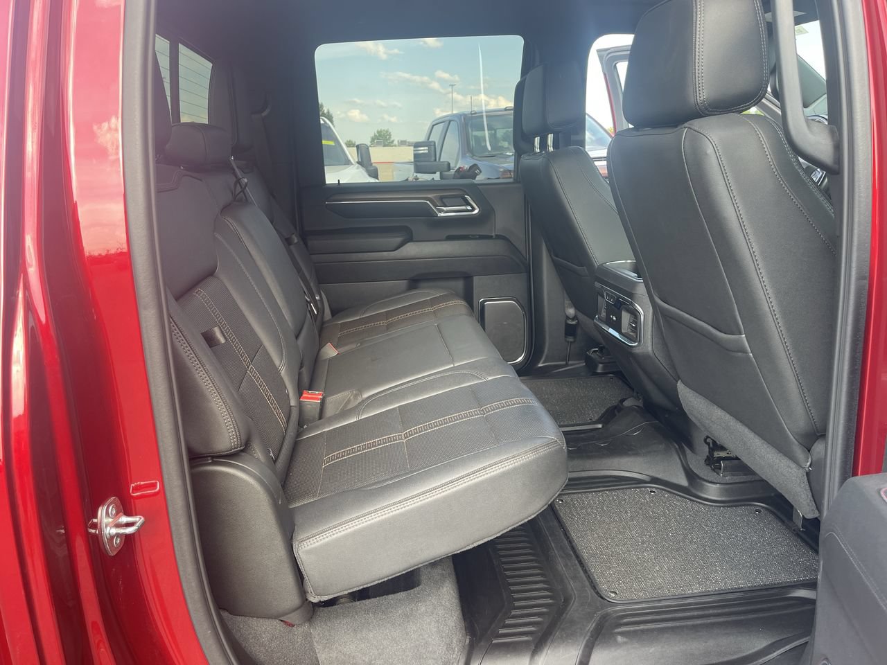 Certified 2024 Chevrolet Silverado 2500 High Country w/ High Country Premium Package AWD/4WD image 28
