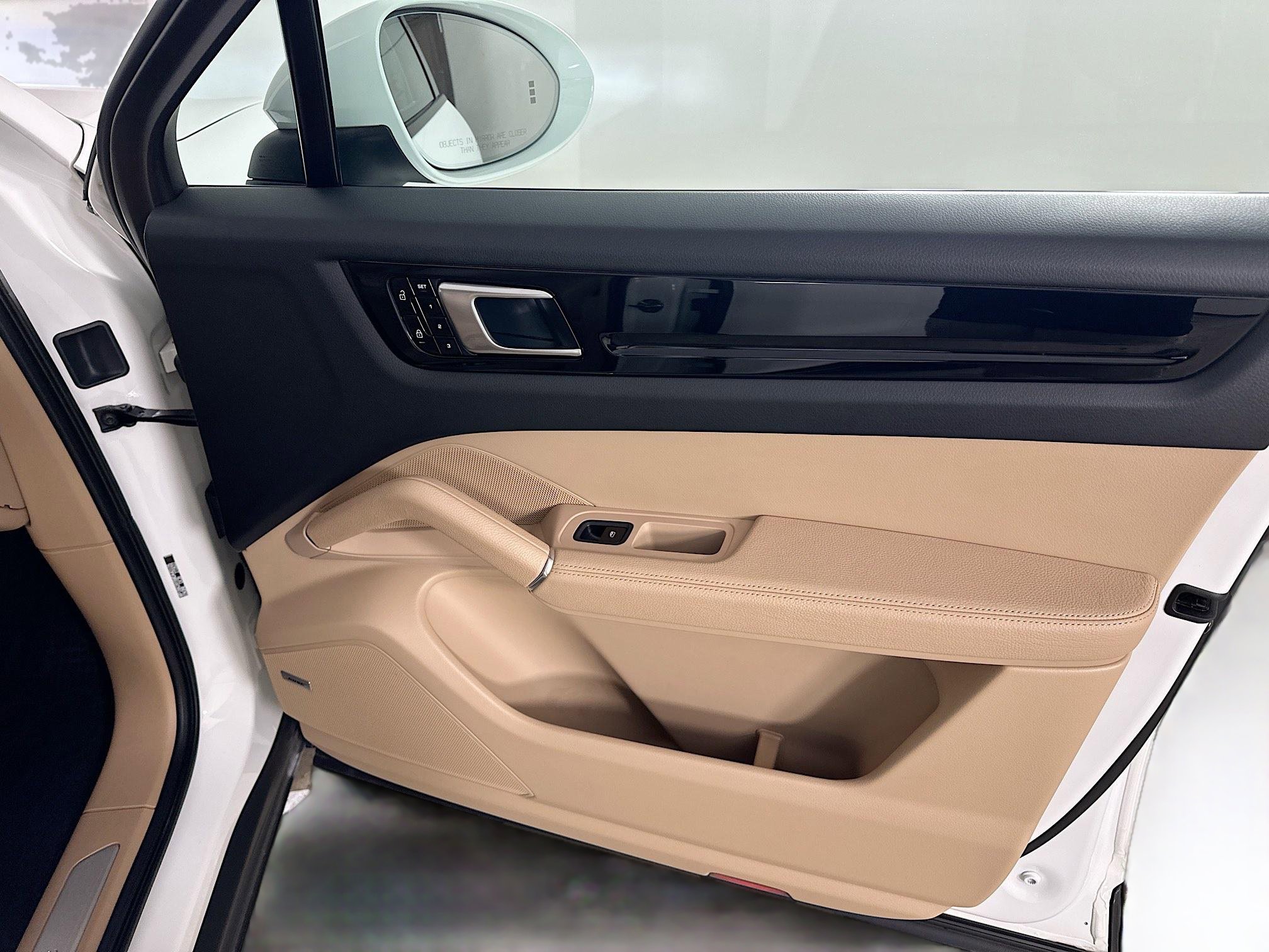 Used 2021 Porsche Cayenne Coupe image 39