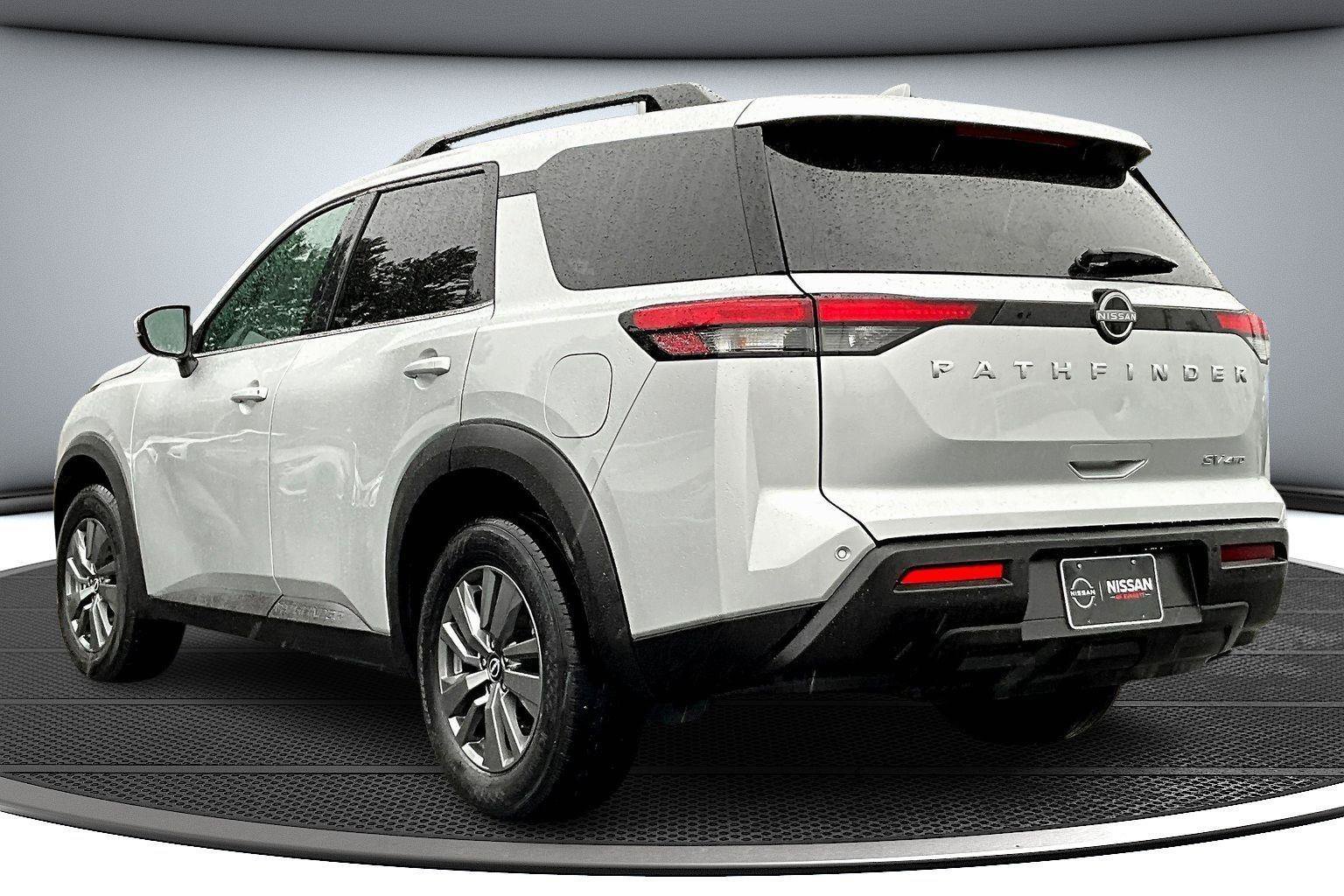 Used 2024 Nissan Pathfinder SV AWD/4WD image 5