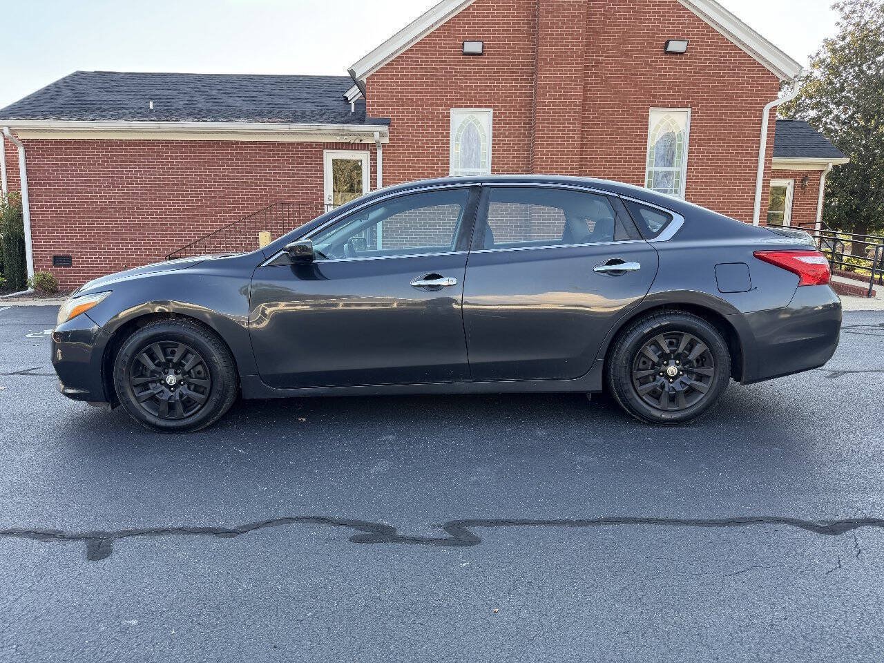 Used 2016 Nissan Altima 2.5 S w/ Power Driver Seat Package FWD image 8