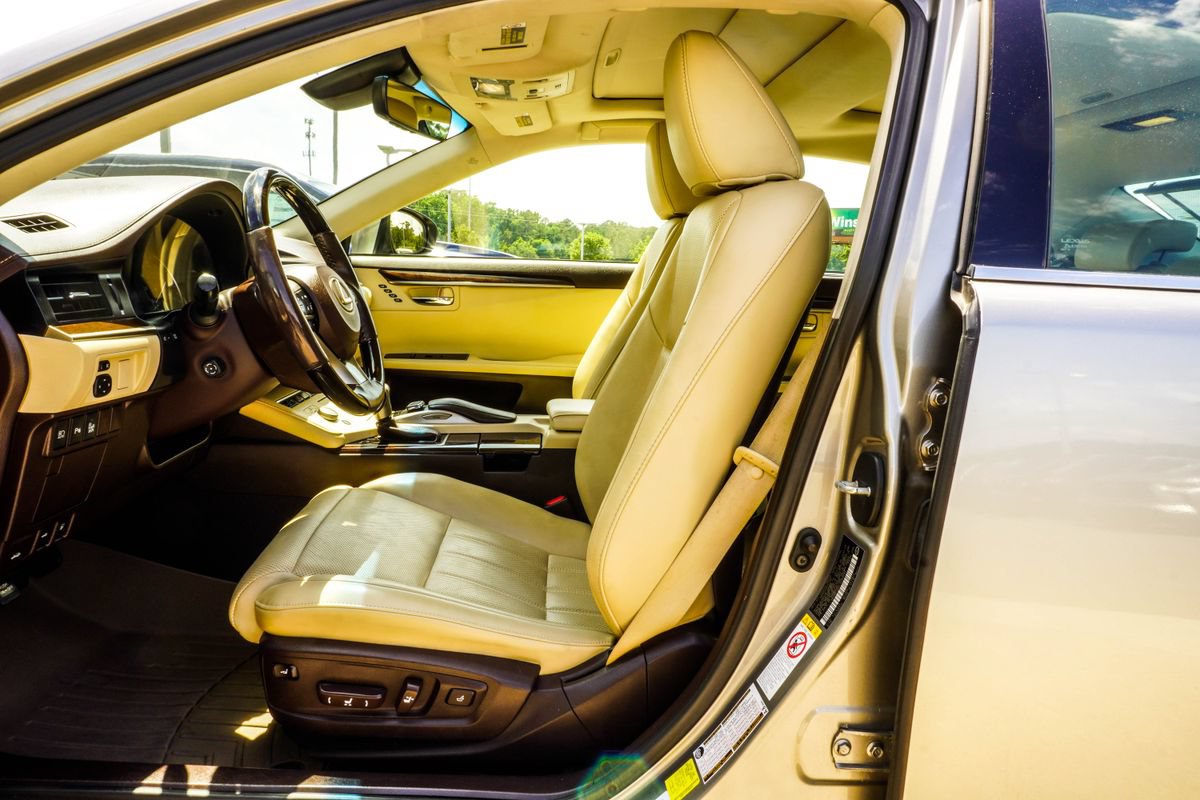 Used 2018 Lexus ES 350 w/ Ultra Luxury Package FWD image 39