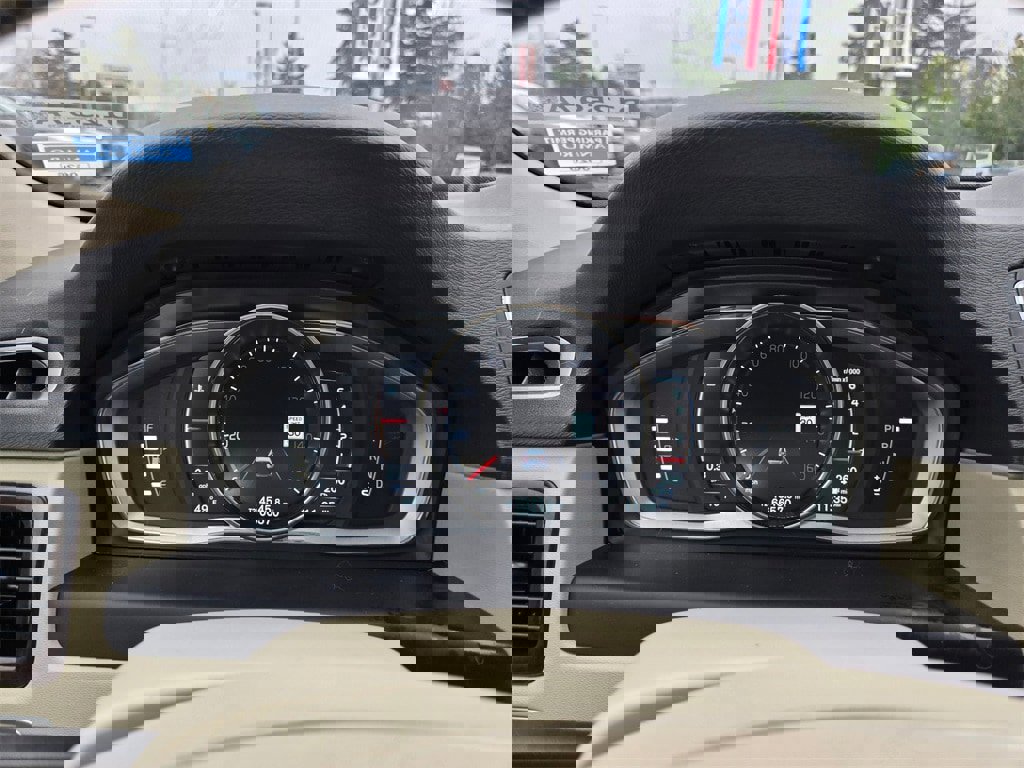 Used 2016 Volvo XC70 T5 Platinum w/ Climate Package image 13