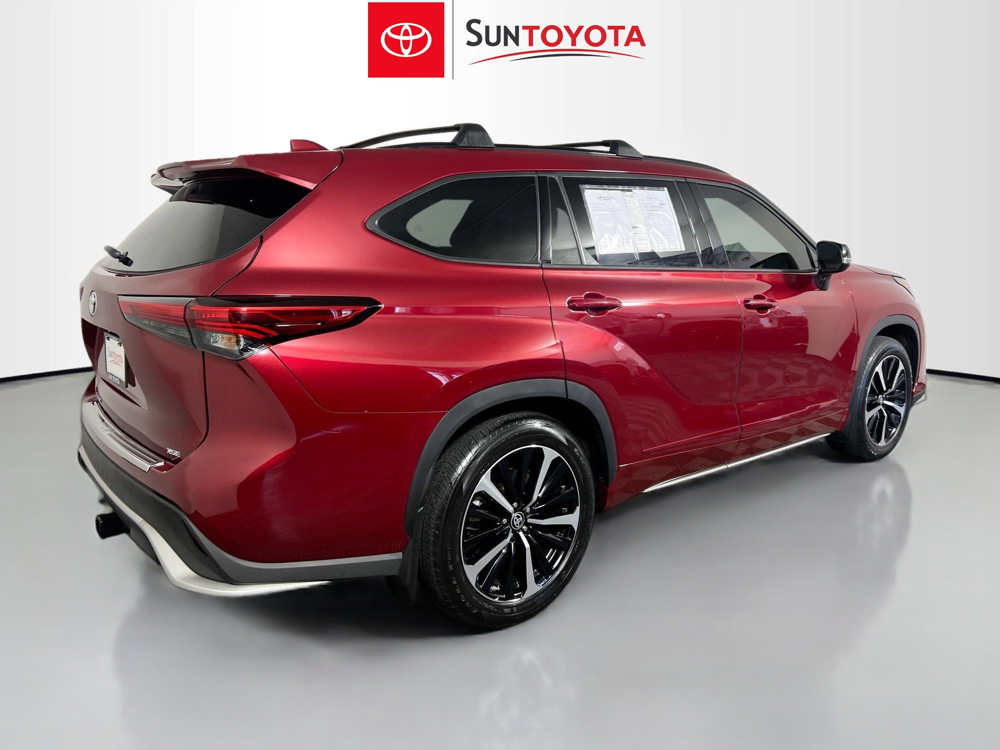 Used 2022 Toyota Highlander XSE FWD image 4