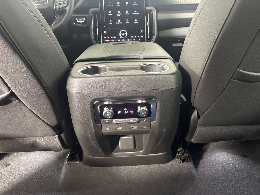 Used 2025 GMC Yukon AT4 w/ AT4 Premium Plus Package AWD/4WD image 29