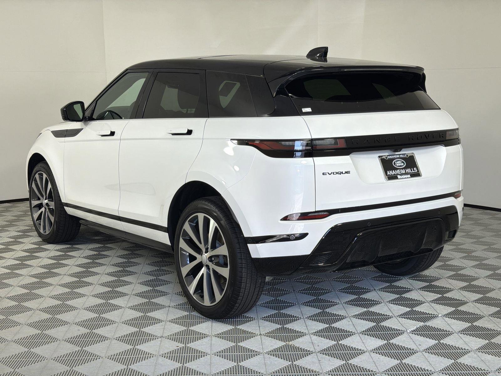 New 2026 Land Rover Range Rover Evoque Dynamic SE image 3