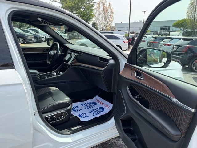 Used 2023 Jeep Grand Cherokee L Summit AWD/4WD image 25