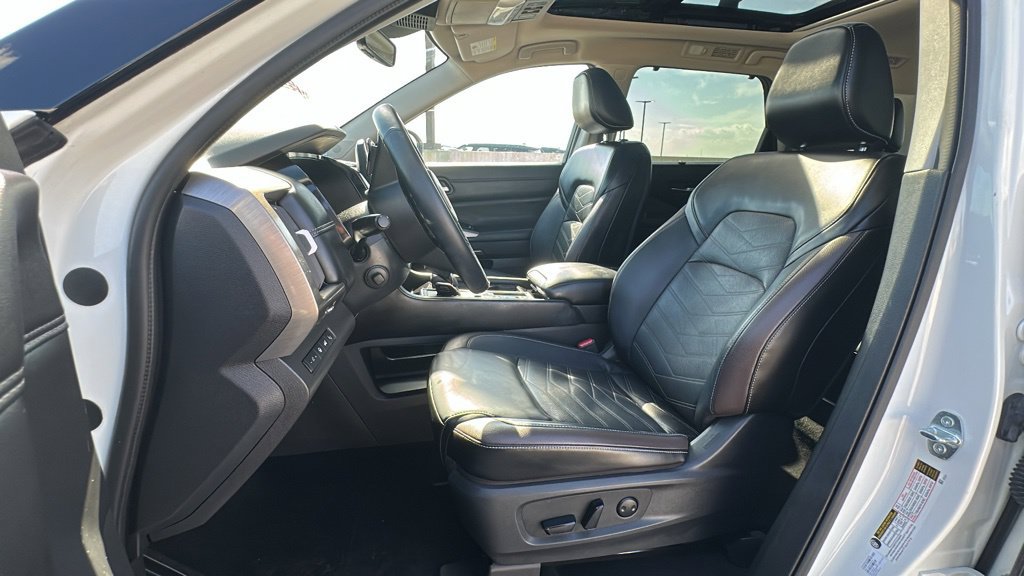 Used 2024 Nissan Pathfinder Platinum FWD image 5