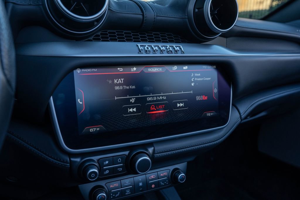 Used 2019 Ferrari Portofino image 42