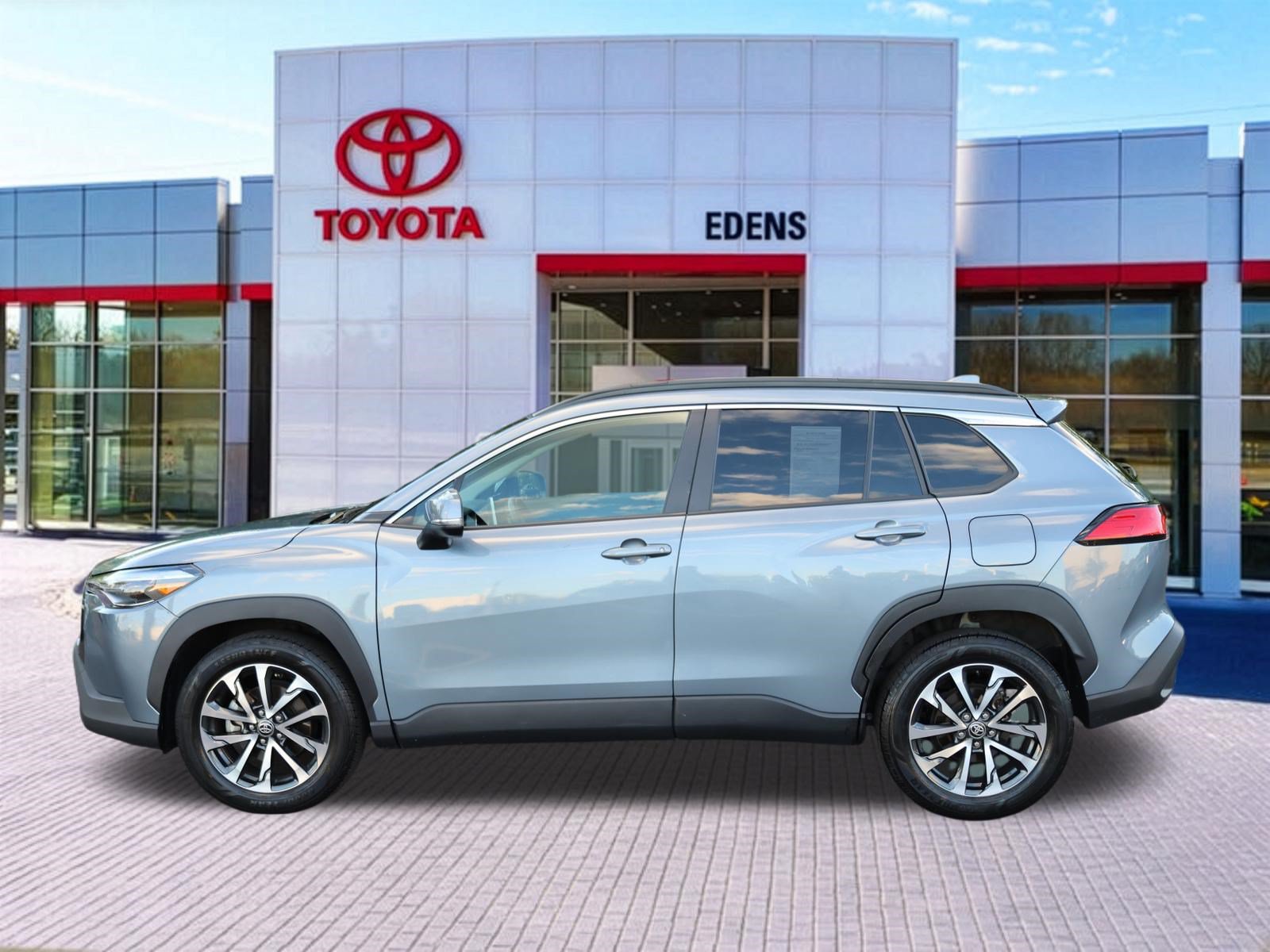Certified 2024 Toyota Corolla Cross XLE FWD image 8
