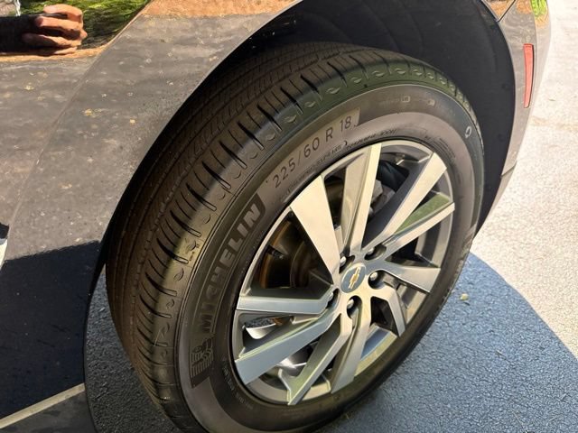 Used 2024 Chevrolet Equinox LT w/ LPO, Floor Liner Package FWD image 28