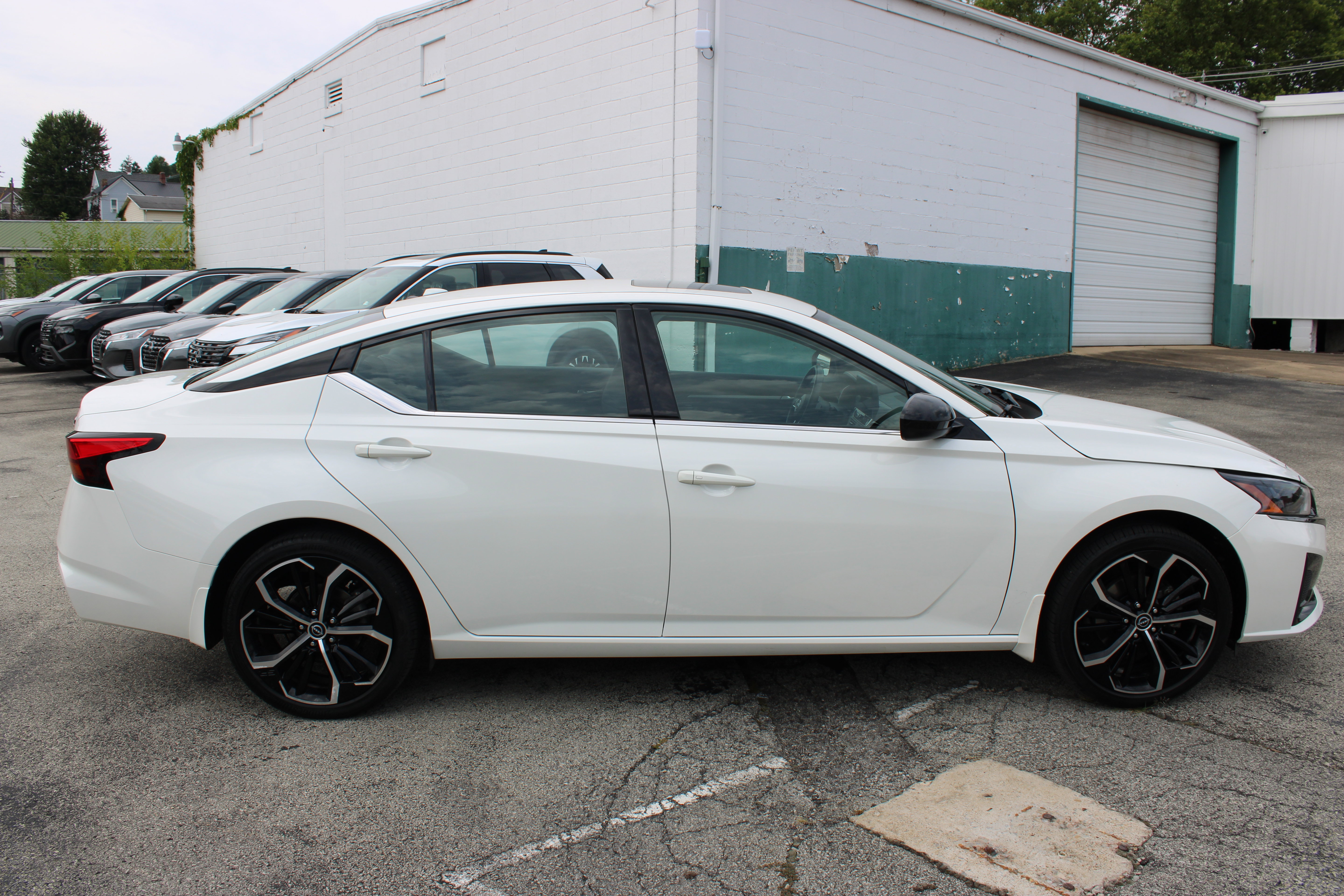 Certified 2024 Nissan Altima 2.5 SR w/ SR Premium Package AWD/4WD image 7